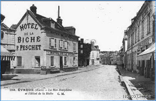 EVREUX - LA RUE JOSEPHINE ET L HOTEL DE LA BICHE