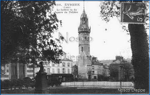 EVREUX - LE BEFFROI VU DU SUQARE DU THEATRE