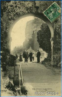 ARQUES-LA-BATAILLE - LE CHATEAU - INTERIEUR - G. Marchand - 759