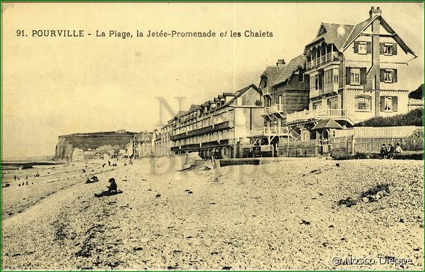N 091 - POURVILLE - LA PLAGE - LA JETEE-PROMENADE ET LES CHALETS - Edit. Couder