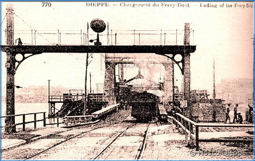 DIEPPE - CHARGEMENT DU FERRY BOAT
