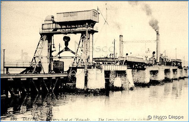 DIEPPE - LE FERRY BOAT ET L ESTACADE