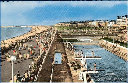 DIEPPE - LA PISCINE ET LA PLAGE DE DIEPPE - CLICHE COULEUR