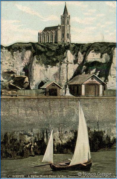 DIEPPE - CHAPELLE NOTRE DAME DE BON SECOURS ET LES FALAISES