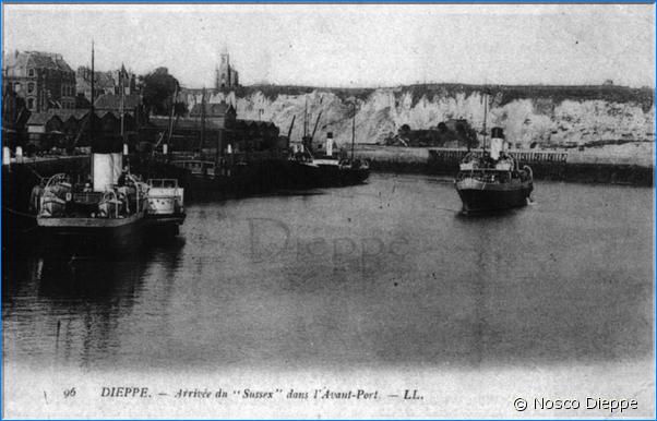 DIEPPE - ARRIVEE DU SUSSEX DANS L AVANT PORT