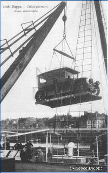 DIEPPE - GARE MARITIME - DEBARQUEMENT D UN VEHICULE