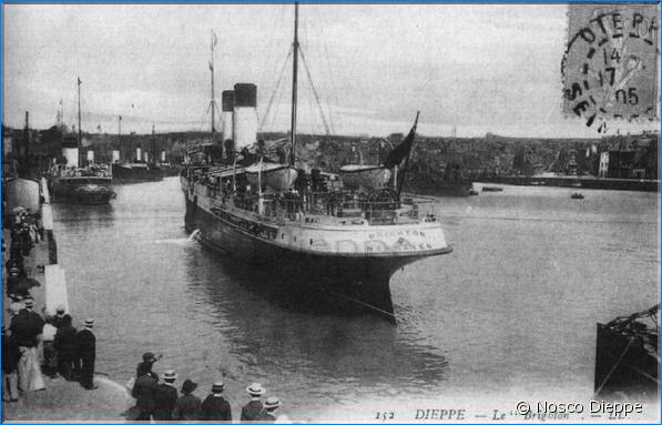 DIEPPE - LA GARE MARITIME - DEPART D UN BATEAU