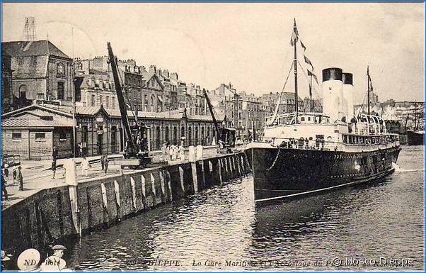 DIEPPE - LA GARE MARITIME ET L ACCOSTAGE DU PAQUEBOT