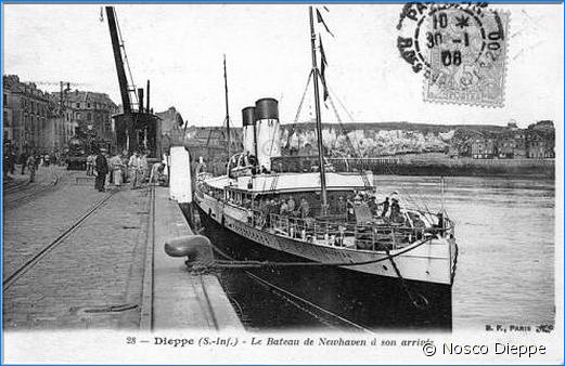 DIEPPE - LE BATEAU DE NEWHAVEN A SON ARRIVEE
