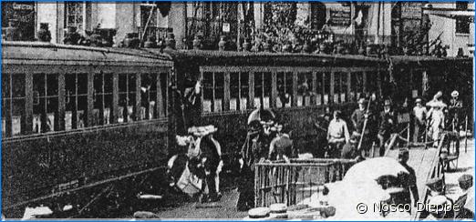 DIEPPE - LA GARE MARITIME - VOYAGEURS AU TRAIN