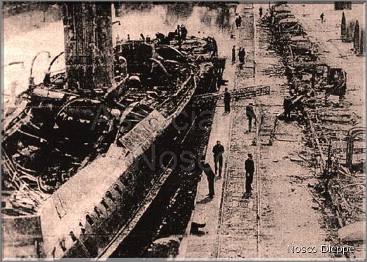DIEPPE - BATEAU MILITAIRE HOPITAL TOUCHE DANS LE PORT - 1940