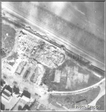 DIEPPE - VUE AERIENNE DU FRONT DE MER EN 1944