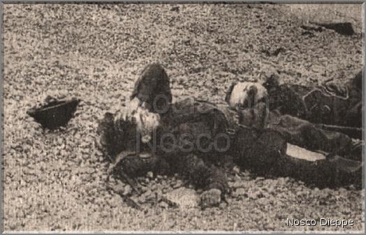 DIEPPE - PUYS - LA PLAGE - BLESSE ET MORT SUR LES GALETS