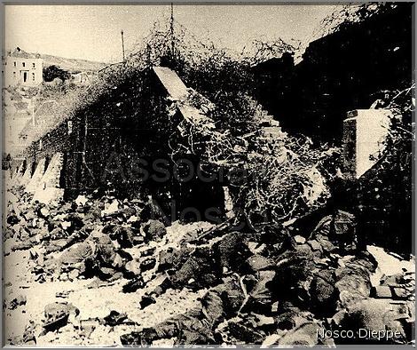 DIEPPE - PUYS - LA PLAGE LE JOUR DU 19 AOUT 1942