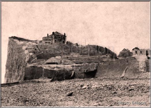DIEPPE - PUYS - VUE DE LA PLAGE DE PUYS ET DE LA FALAISE